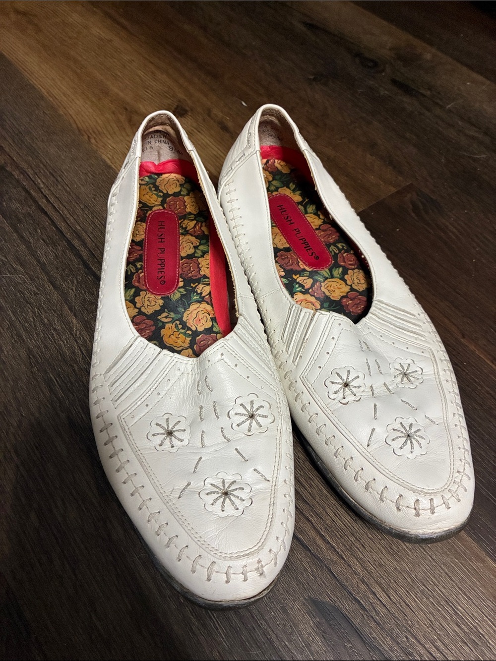 Hush Puppies Vintage White Floral-Embroidered Leather Slip-On Flats